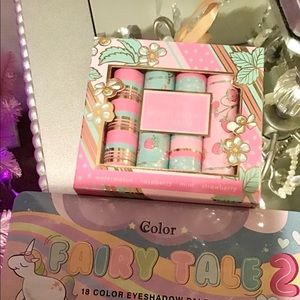 Beautiful makeup bundle and lip gloss so pretty!